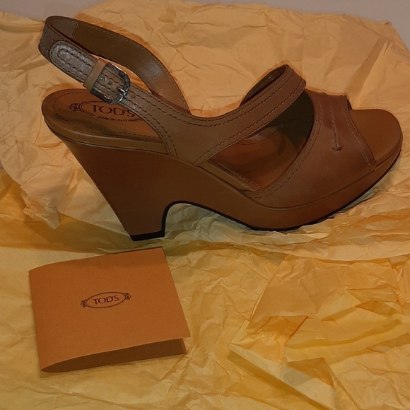 NWOT Tods tan/caramel leather wedges - Picture 3 of 10